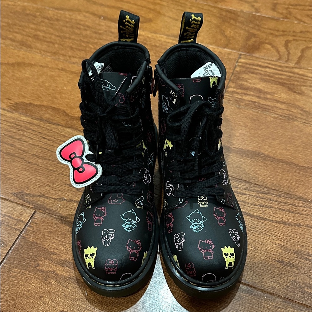 Dr. Martens x Hello Kitty 1460 Junior black boots size 2 - Picture 4 of 9